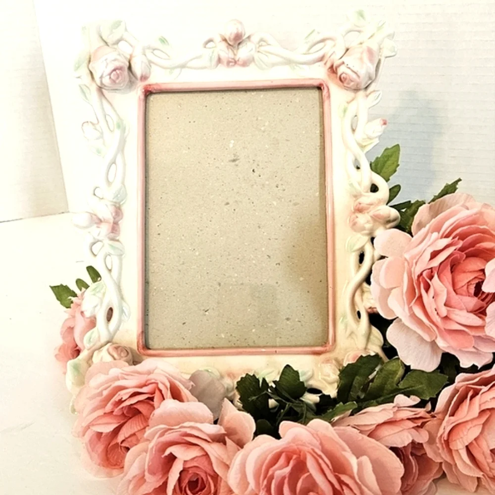Elsa Glazed Soft Pastel 3D Pink Rose Buds & Green Leaves Table Frame 8